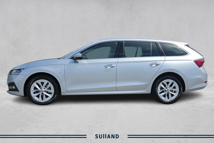 Bilde 2 av Škoda Octavia Combi iV Plug-in/P.varmer/R.kam/S.historikk/ACC/H.feste++