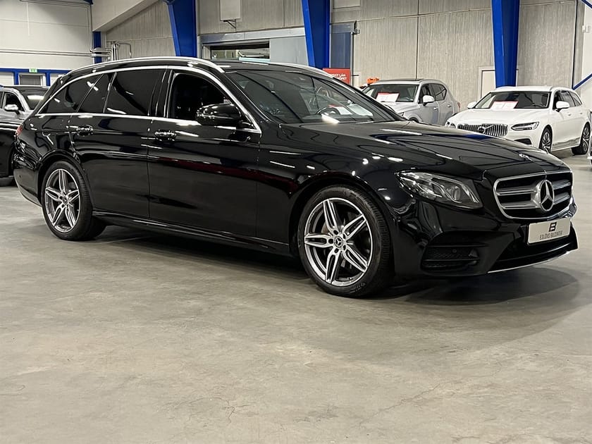 Bild 2 av Mercedes-Benz E 300 T d 245 HK / AMG Line / Drag / 360 /
