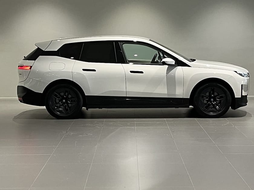 Bild 3 av BMW iX xDrive50 Drag Head-Up AdptFarth Harman Kardon Laserljus