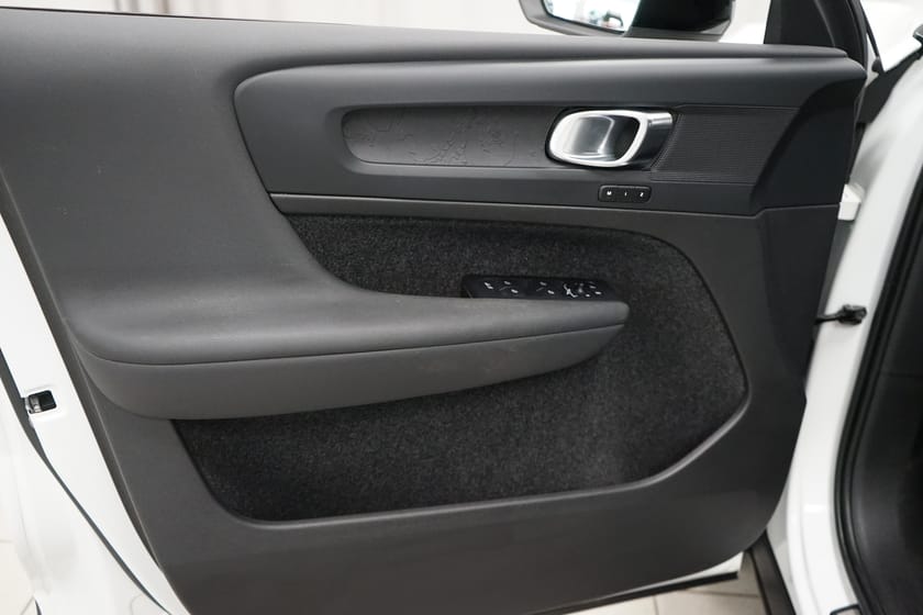 Bild 2 av Volvo XC40 Recharge Plus | Dragkrok halvautomatisk | Värmepump