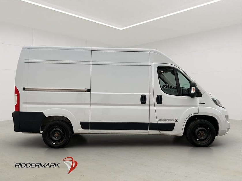 Bild 2 av Fiat Ducato Skåpbil L2H2 2.2 Kamera 3-Sits Farthållare CARPLAY Moms