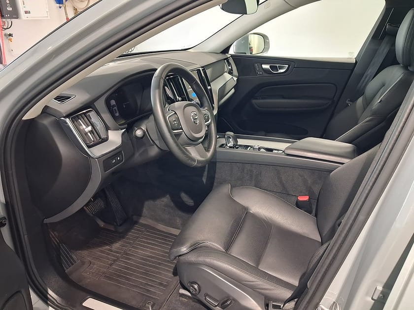 Bild 3 av Volvo XC60 T6 Recharge Core Bright plug in AWD 350HK 4x4 Panorama