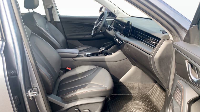 Bild 3 av MG HS PHEV LUX  307hk 360° - Navi