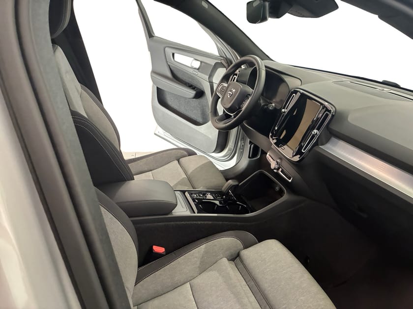 Bild 4 av Volvo XC40 B3 FWD Bensin Plus Dark