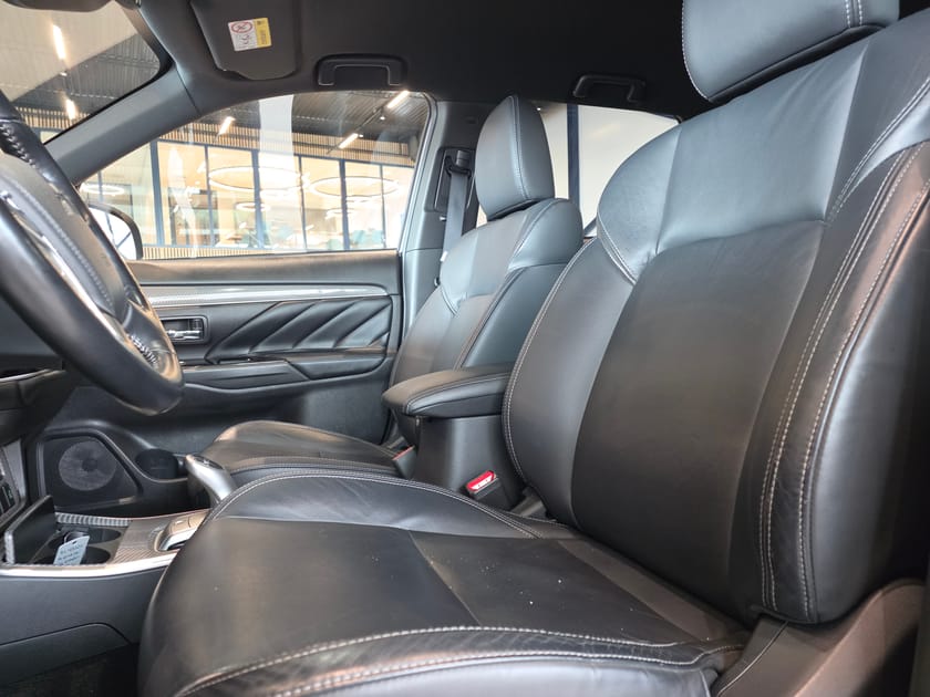 Bilde 3 av Mitsubishi Outlander PHEV 2.4L Instyle+ - Nybilgaranti, Krok, Skinn, Norsk.reg