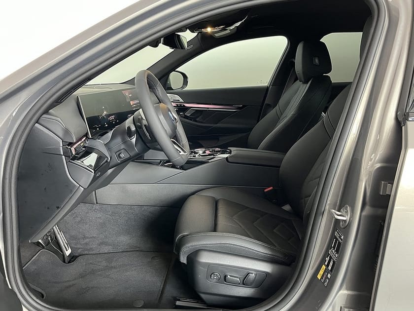 Bild 5 av BMW i5 xDrive40 Touring M Sport Pro Drag B&W 19" Rattvärme