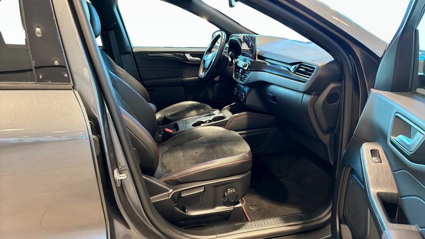 Bild 3 av Ford Kuga Plug-In Hybrid ST-LINE X  225 hk | Drag |3,95 % Räntekampanj |
