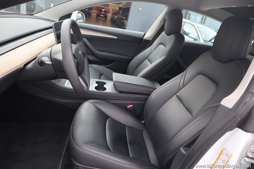 Bild 4 av Tesla Model 3 Standard Range 62.0 kWh netto RWD 283hk Skinn