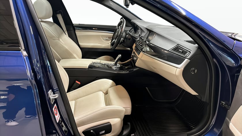 Bild 3 av BMW 520d xDrive Sedan M SPORT H/K TAKLUCKA RATTVÄRME