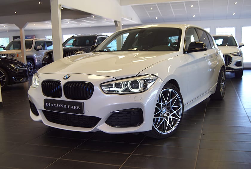 Bild 1 av BMW M140i xDrive 5-dörrars Milltek H\K B-Kamera