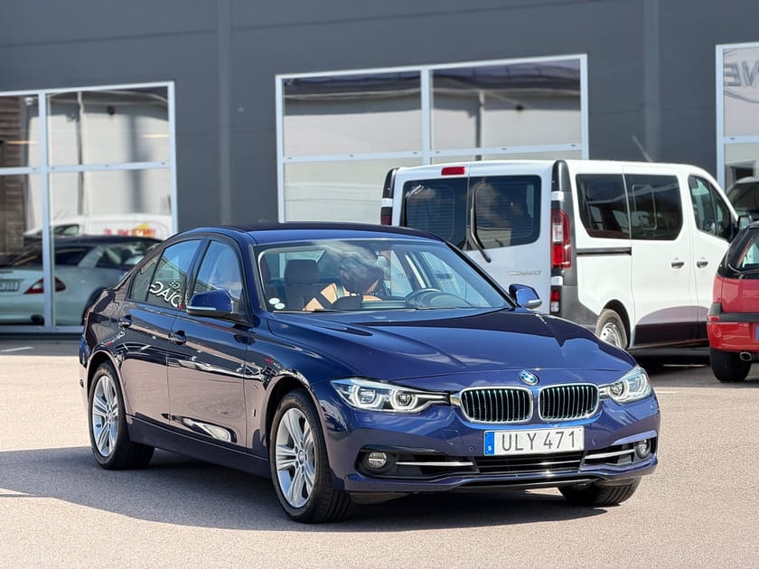 Bild 4 av BMW 330e Sedan Steptronic Sport line Skinn B-Kamera Navi