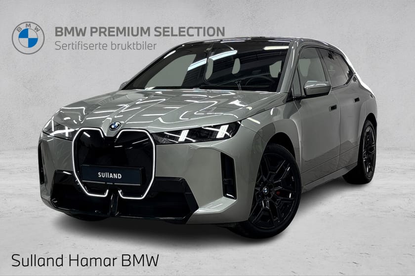 Bilde 1 av BMW iX xDrive60 Fully Charged |Luft| M-Pro| Harman| 360°kam| 22"