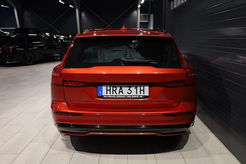 Bild 5 av Volvo V60 Recharge T6 II AWD Ultimate Dark Panorama/H&K/360°/HUD