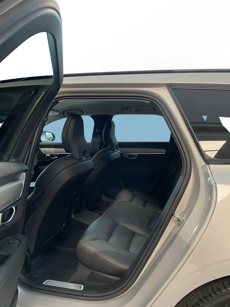 Bild 11 av 15 – Volvo V90 T6 Plus Dark Nordic Edition Plus Nordic Edition
