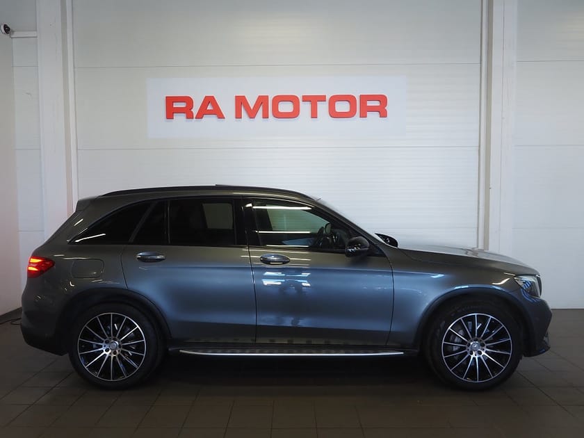 Bild 2 av Mercedes-Benz GLC 250 d 4MATIC 9G-Tronic AMG Pano Navi Drag Kamera D-Värm