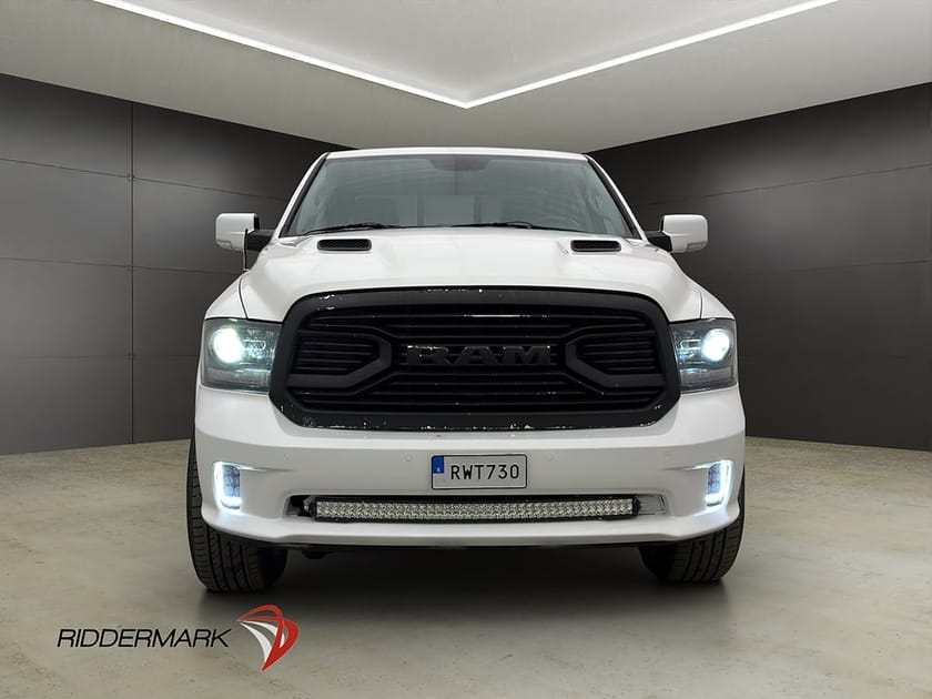 Bild 5 av RAM 1500 Crew Cab Dodge Sport 5.7 4x4 Luft Drag Skinn Taklucka Alpin