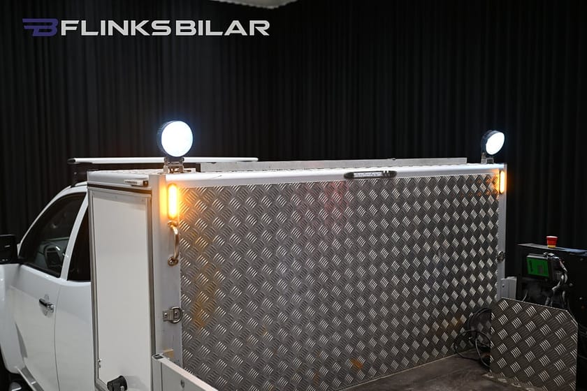 Bild 5 av Isuzu D-Max Space Cab 163HK Automat Halvskåp Kranbil EnÄgare Leasebar