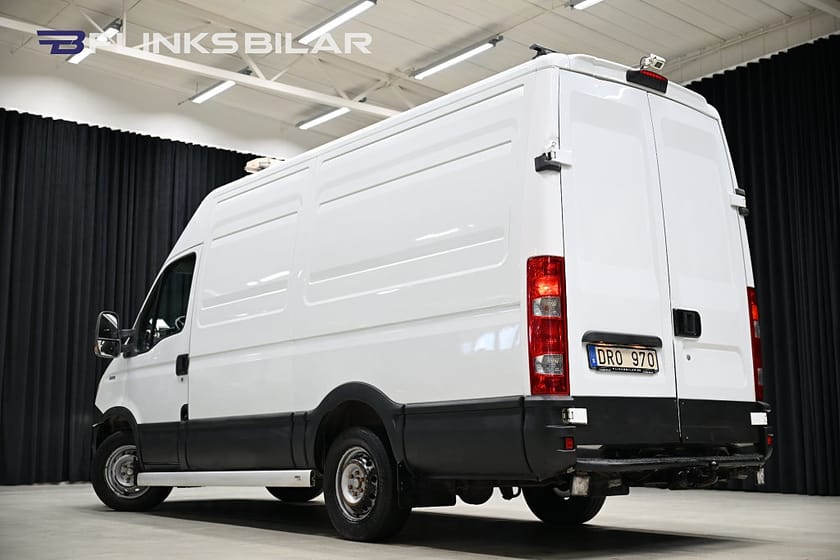 Bild 3 av Iveco Daily 35S13 Skåpbil 126HK Servicebil|Inredd|Drag|Värmare|3.5ton-dragvikt