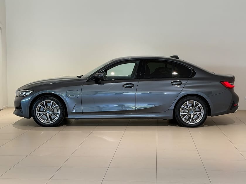 Bild 2 av BMW 330e xDrive Sedan xDrive, Sportline, Drag, Värmare, HiFi, Adpt Fart
