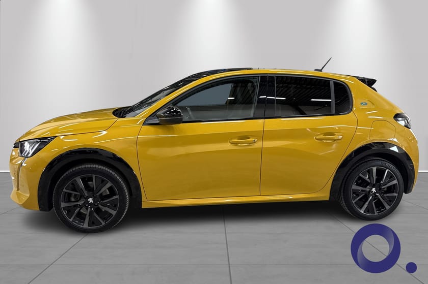 Bilde 2 av Peugeot e-208 GT med panorama glasstak
