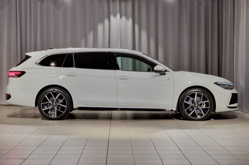 Bild 4 av Volkswagen Passat Variant eHybrid R-LINE / 1.5 TSI / 272 HK / *DEMO
