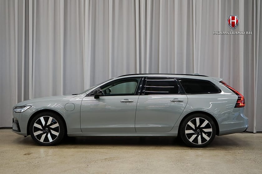 Bild 1 av Volvo V90 Recharge T6 AWD Plus Dark B&W Drag Kamera BLIS Läder