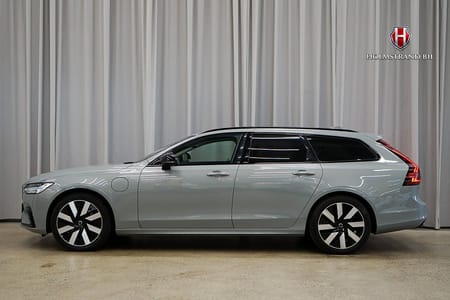 Volvo V90 Recharge T6 AWD Plus Dark B&W Drag Kamera BLIS Läder