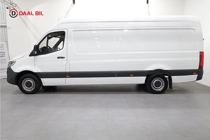 Bild 1 av Mercedes-Benz Sprinter 317 CDI RWD Panel Van 170HK MOMS DRAGKROK BACKKAMERA VÄRMARE LED BT
