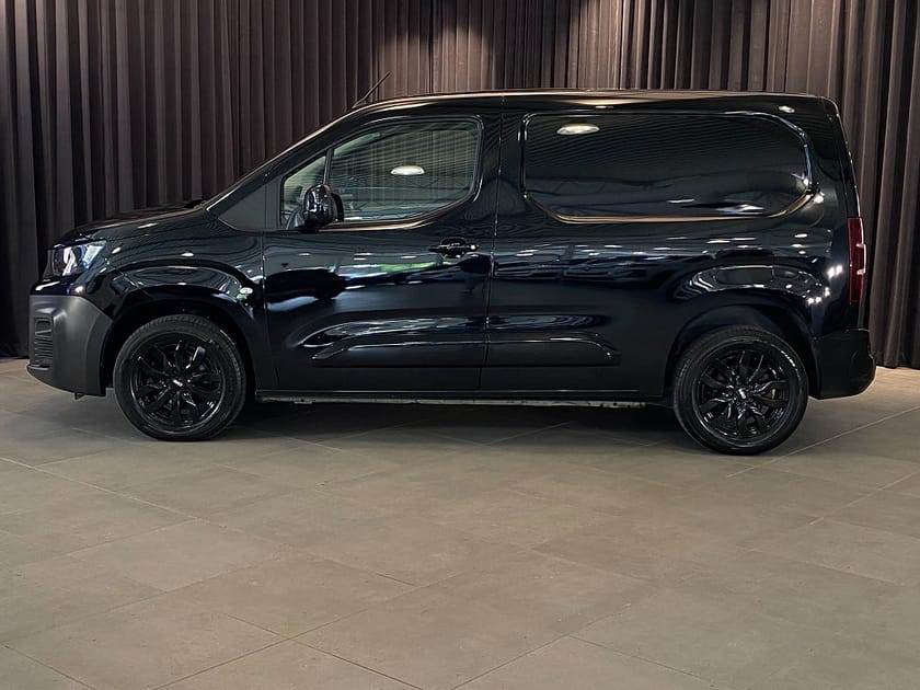 Bild 3 av Peugeot Partner Utökad Last L1 / PRO+ / Moms / Drag & Värmare/ V-hjul / Nybesikt