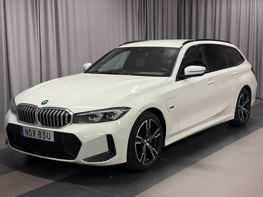 Bild 1 av BMW 330e Touring M Sport Inkl. Dragkrok Vinterhjul