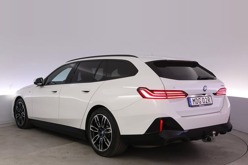 Bild 4 av BMW i5 eDrive40 Touring M Sport Drag BSM Kamera DA V-hjul