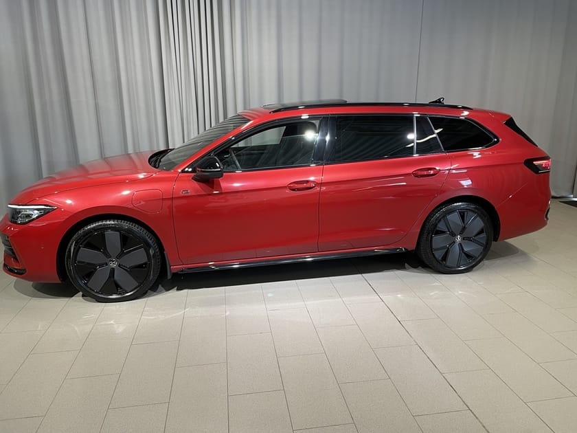 Bild 3 av Volkswagen Passat Variant eHybrid SWE R-LINE 272hk, Blackstyle/Drag