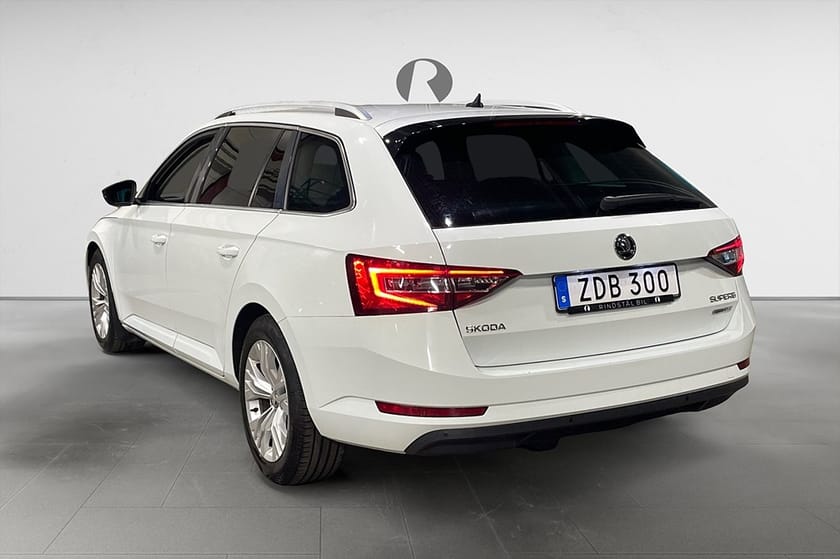 Bild 5 av Škoda Superb Kombi 1.6 TDI 120 HK AMBITION PDC M&K CARPLAY 12500MIL 17"