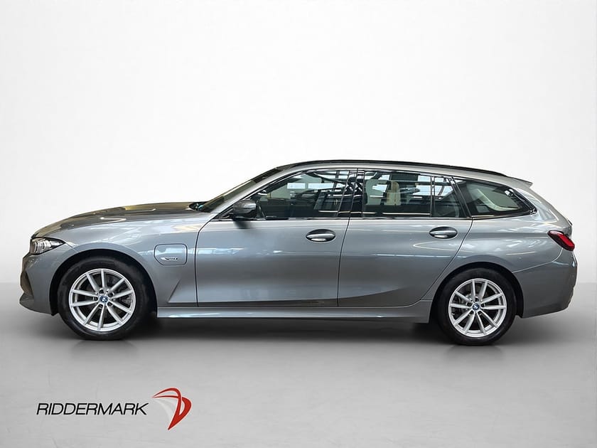 Bild 4 av BMW 330e xDrive Touring 292hk Widescreen HuD Navi Värmare Halvskinn
