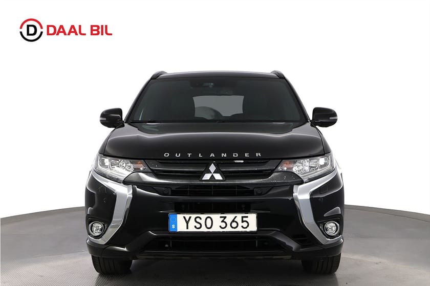Bild 2 av Mitsubishi Outlander PHEV CVT 4WD 203HK 100 YEARS EDITION DRAG 360° LÄDER