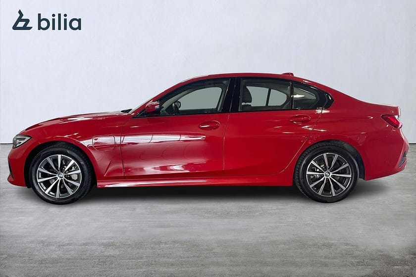 Bild 3 av BMW 330e Sedan Modell Sport Line | PDC | Värmare