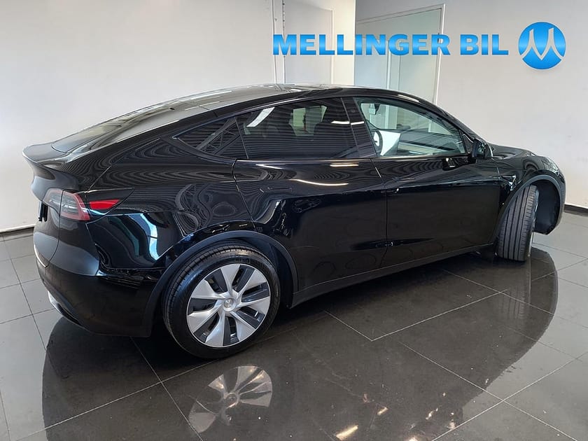 Bild 3 av Tesla Model Y Standard Range RWD Panorama|Läder