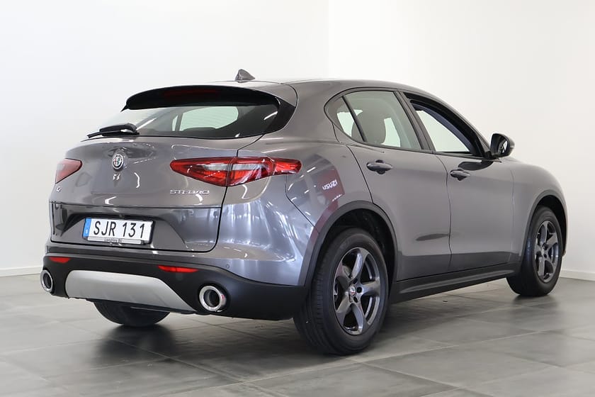 Bild 3 av Alfa Romeo Stelvio 2.2 JTD 16V Q4 Kamera CarPlay Minne NYSERVAD Välskött