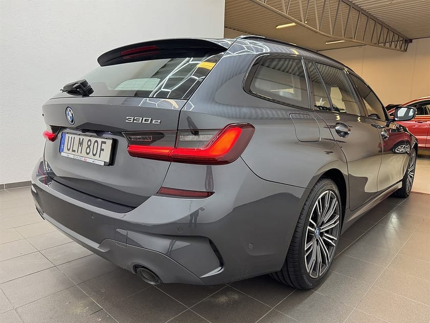 Bild 3 av BMW 330e xDrive Touring 330 292hk M Sport Navi/Bkamera/HiFi/Ambient