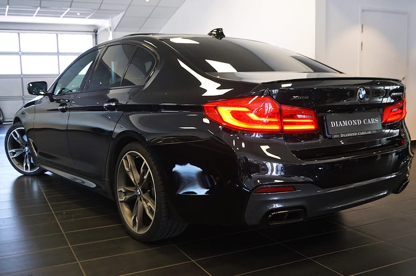Bild 5 av BMW M550i xDrive Sedan B&W Taklucka Soft Close Night Vision Head-Up