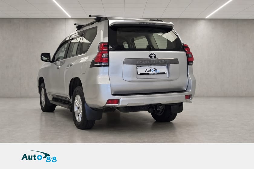 Bilde 3 av Toyota Land Cruiser 2.8D | 4WD | Ny service | Krok | Takstativ | LED-bar