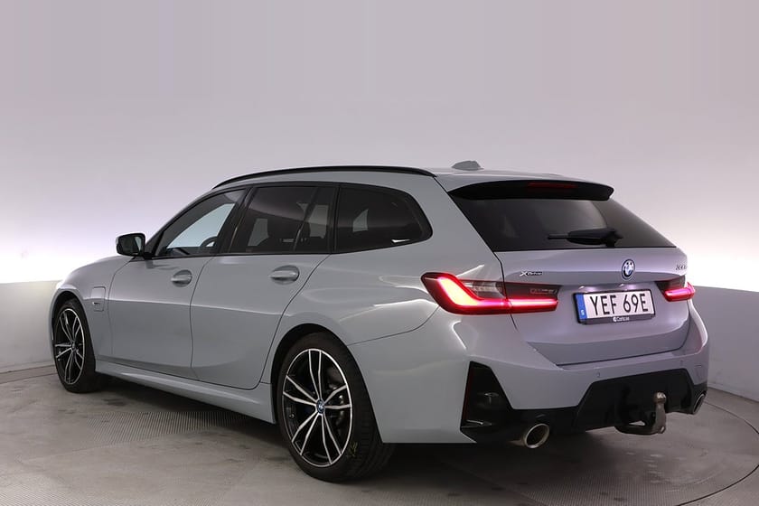 Bild 4 av BMW 330e xDrive Touring M sport Adap.Farth Elstol Värm. Drag