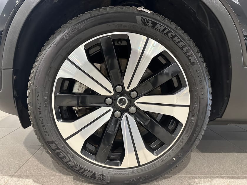 Bild 5 av Volvo C40 Recharge Plus/ Navigation/ Backkamera/ Sensorer Fram och Bak/ Panoramatak/ 10.000kr tillbehör /