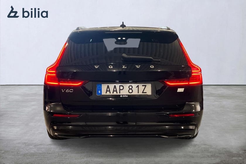 Bild 5 av Volvo V60 Recharge T8 Plus Dark Mörkt tonade rutor 5 st Parkeringskamera 360 Dragkrok halvautomatisk