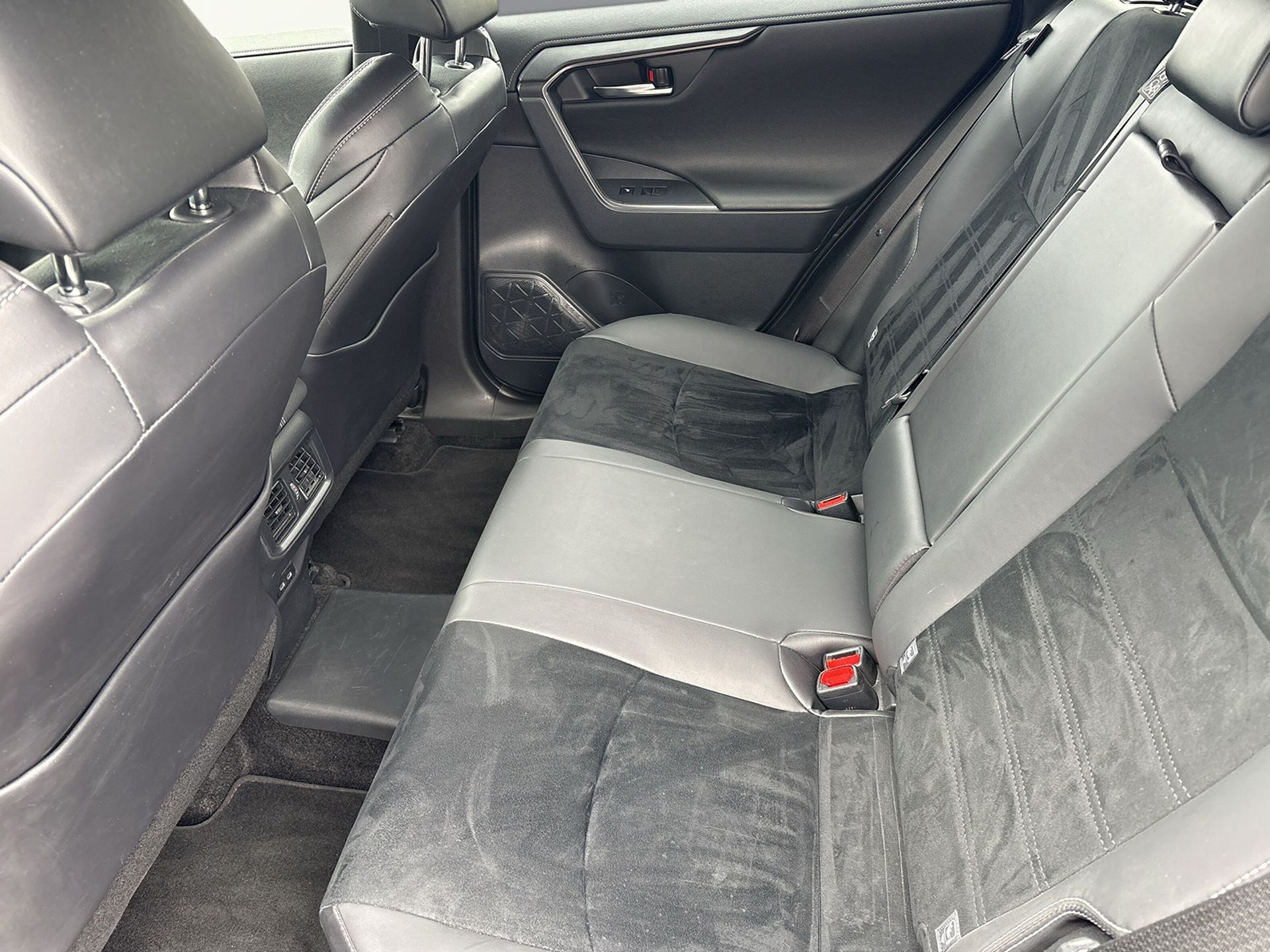 Toyota RAV4 Plug-in Hybrid 2023, bild 7/10