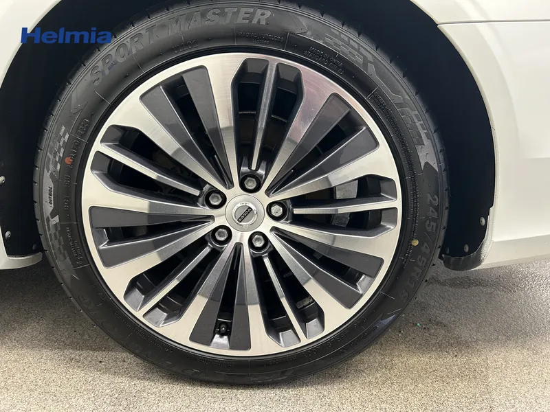 Bild 7 av 10 – Volvo V90 D3 AWD Momentum Advanced Edition