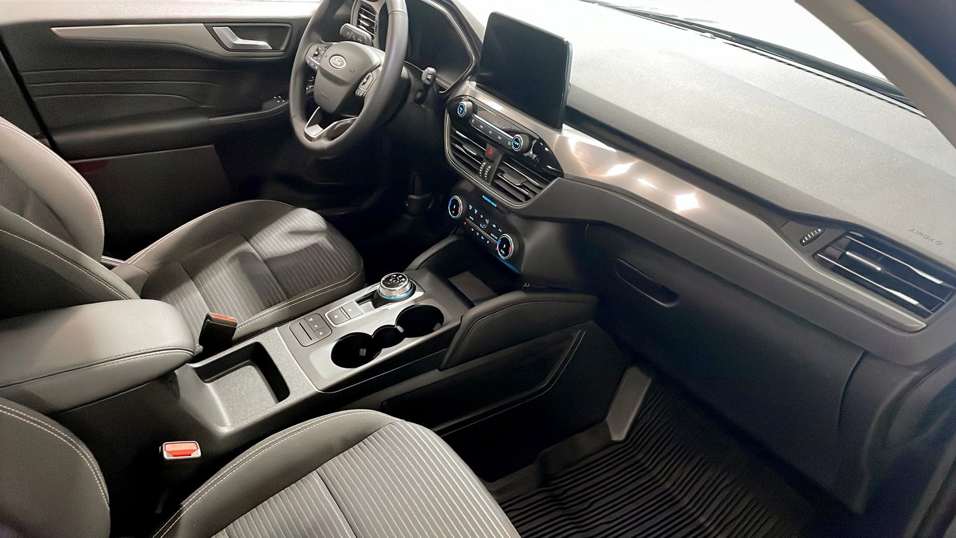 Ford Kuga Plug-In Hybrid E-CVT 225hk Nav 2024, bild 3/10