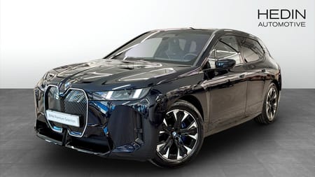 BMW iX xDrive60 Supercharged Drag 360° B&W