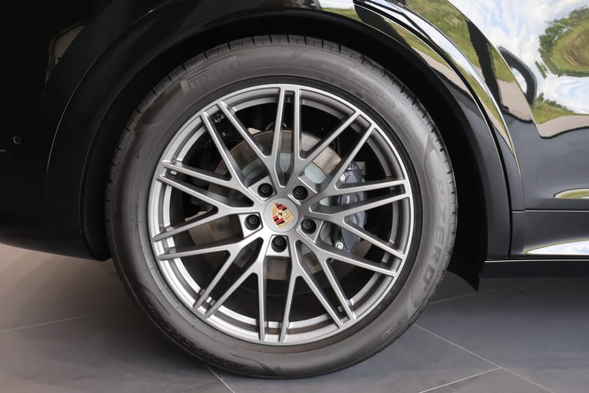 Bild 5 av Porsche Cayenne E-Hybrid Coupé 470 HK Black Edition