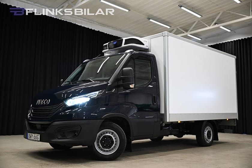 Bild 1 av Iveco Daily 35-140 Chassi Cab 136HK Automat|Kylbil|Nattkyla|Bakgavellyft|Lågmil|SeUtr